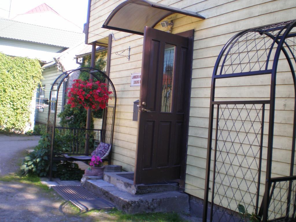 Jannseni Accommodation Пярну Екстериор снимка